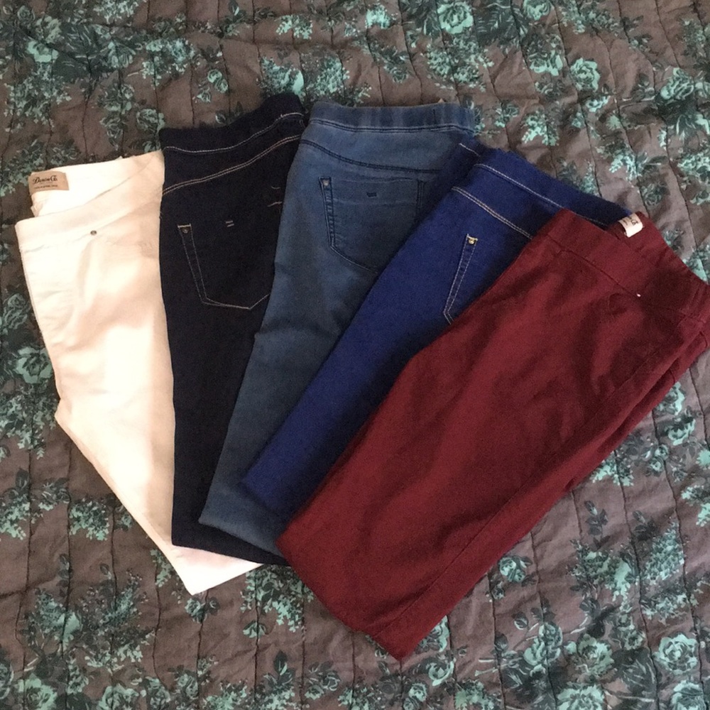Set of 5 jeggings!! White, denim, burgundy size 4